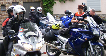 Service für Motorradfahrer: Motorradtouren und Garage für Biker