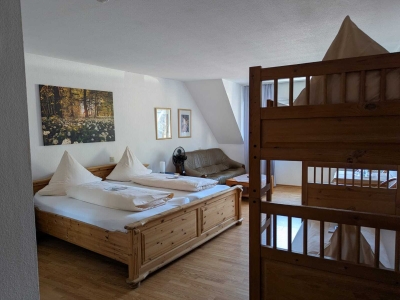 Familienzimmer Gästehaus.jpg