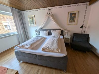 Gästehaus Boxspringbett.jpg